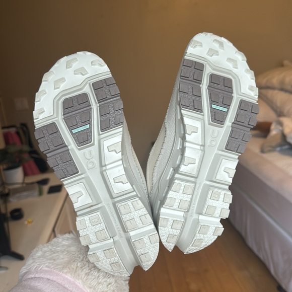 ON RUNNING | Running Sneaker Tan - Picture 2 of 6